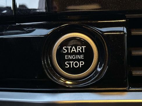 Used 2024 Nissan Pathfinder SV image 28