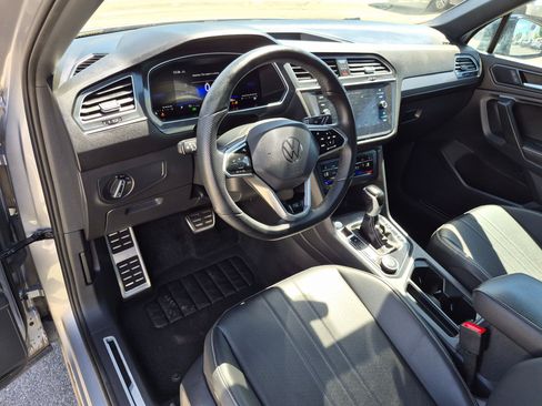 Used 2024 Volkswagen Tiguan SE R-Line AWD/4WD image 17