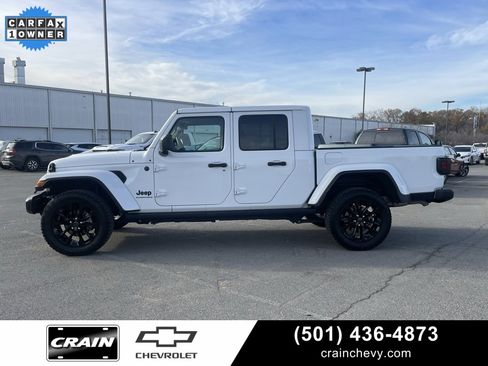 Used 2025 Jeep Gladiator Sport image 4