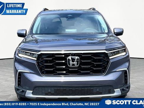 Used 2025 Honda Pilot Elite image 2