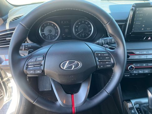 Used 2020 Hyundai Veloster 2.0 Premium image 9