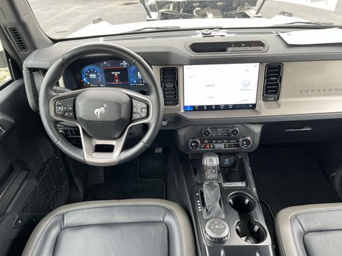 Used 2025 Ford Bronco Outer Banks image 8