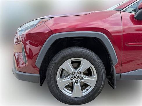 Used 2022 Toyota RAV4 XLE w/ Convenience Package FWD image 3