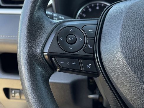 Used 2022 Toyota RAV4 LE image 16