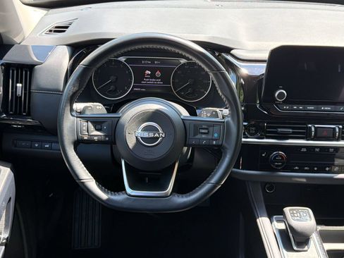 Used 2025 Nissan Pathfinder SV AWD/4WD image 26