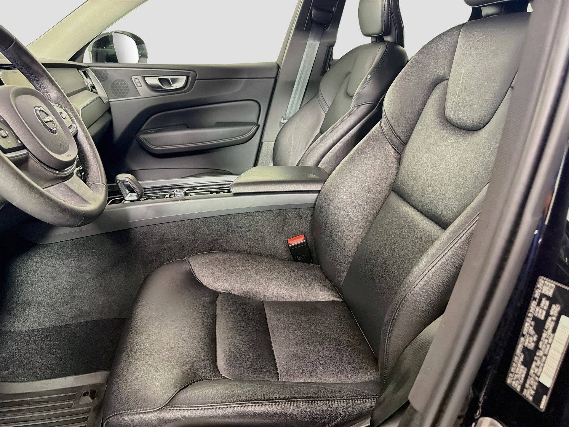 Used 2024 Volvo XC60 B5 Core AWD/4WD image 19