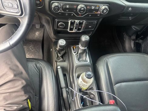 Used 2019 Jeep Wrangler Unlimited Sport S AWD/4WD image 12