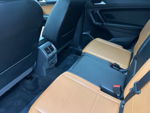 Used 2018 Volkswagen Tiguan SE w/ Panoramic Sunroof Package image 4