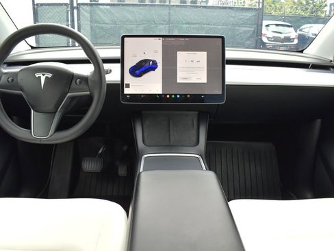 Used 2021 Tesla Model Y Long Range AWD/4WD image 13