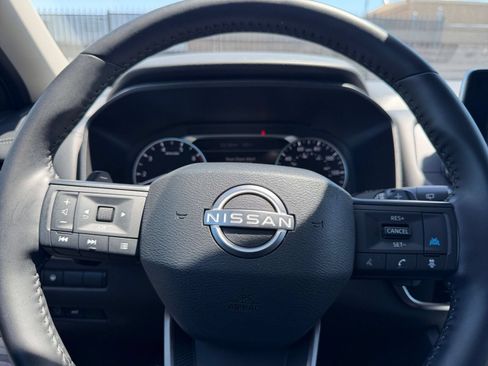 Used 2025 Nissan Rogue SV AWD/4WD image 28