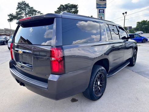 Used 2018 Chevrolet Suburban LT RWD image 11