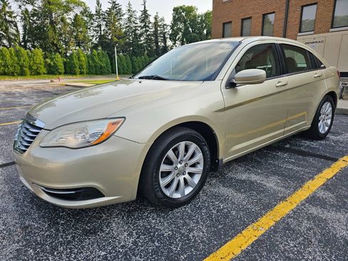 Used 2011 Chrysler 200 Touring FWD image 3