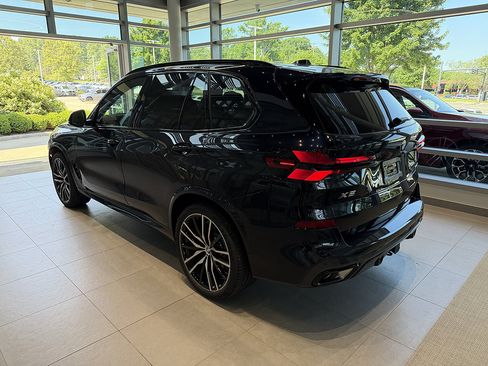 New 2026 BMW X5 xDrive40i w/ M Sport Package AWD/4WD image 4