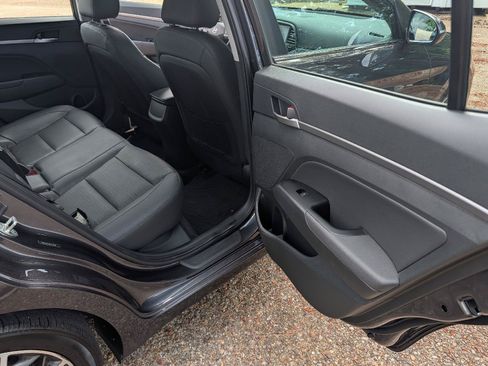 Used 2020 Hyundai Elantra Limited w/ Ultimate Package 03 FWD image 16