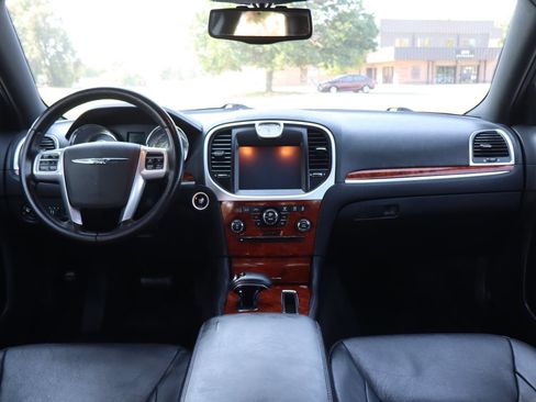 Used 2013 Chrysler 300 AWD w/ Driver Convenience Group image 16