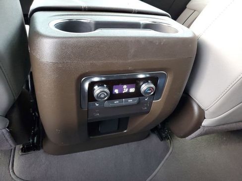 Used 2025 GMC Yukon XL Elevation image 15