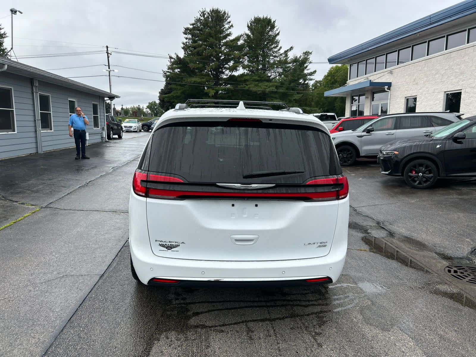 Used 2021 Chrysler Pacifica Limited w/ Premium & Safety Sphere Group AWD/4WD image 6
