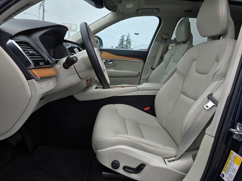 Used 2022 Volvo XC90 T5 Momentum w/ Advanced Package AWD/4WD image 23