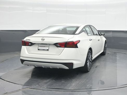 Used 2025 Nissan Altima 2.5 SV FWD image 24