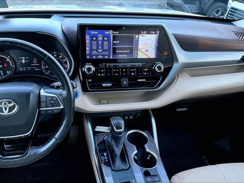 Used 2021 Toyota Highlander Platinum image 6