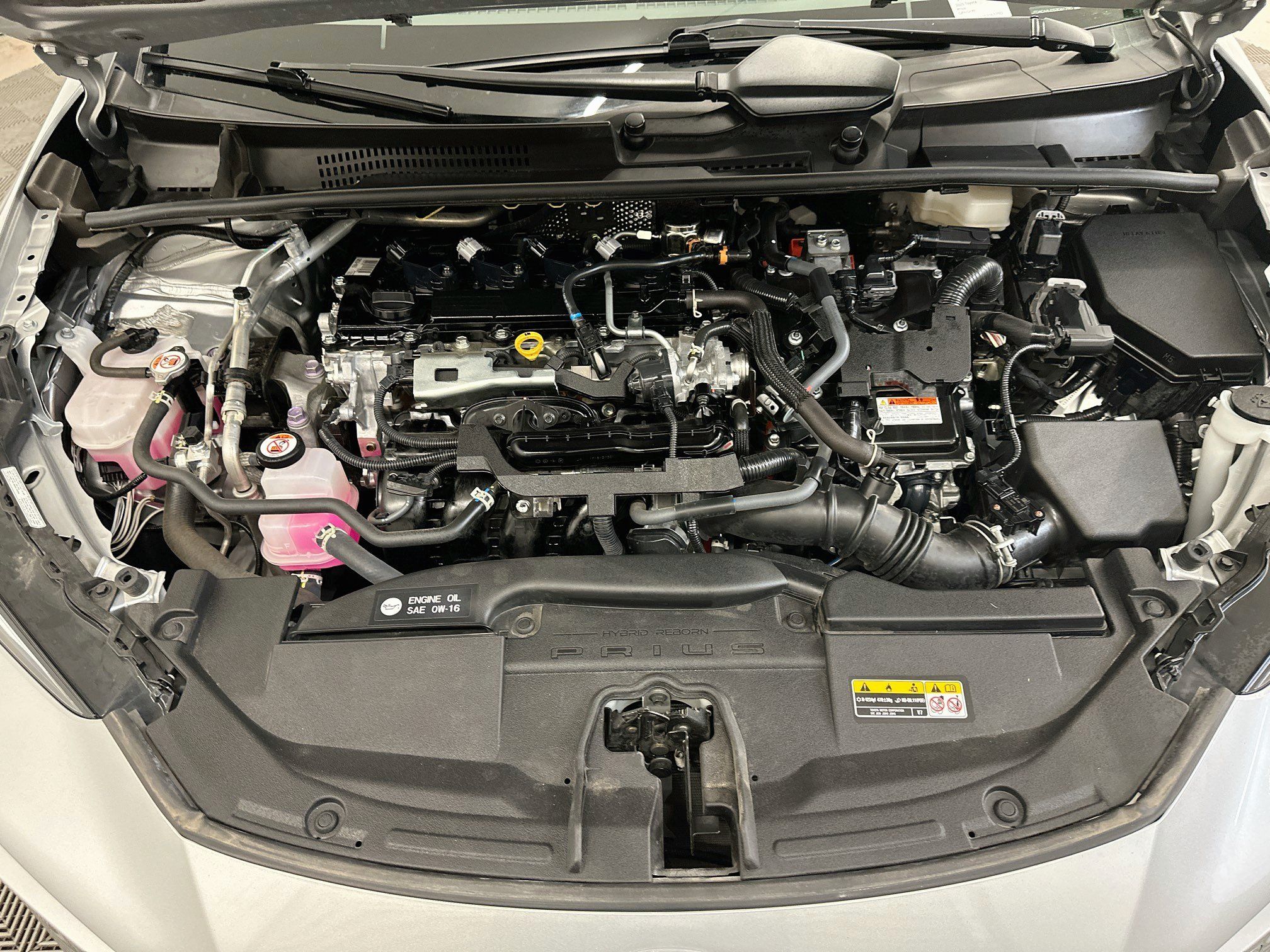 Used 2025 Toyota Prius LE FWD image 34