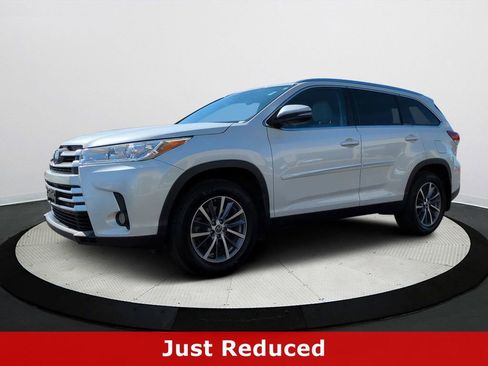 Used 2019 Toyota Highlander SE image 1