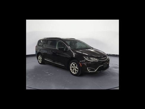 Used 2018 Chrysler Pacifica Touring-L Plus FWD image 8