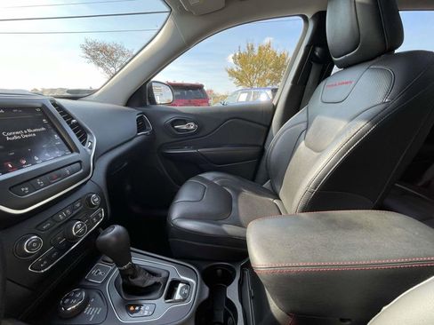 Used 2019 Jeep Cherokee Trailhawk image 29