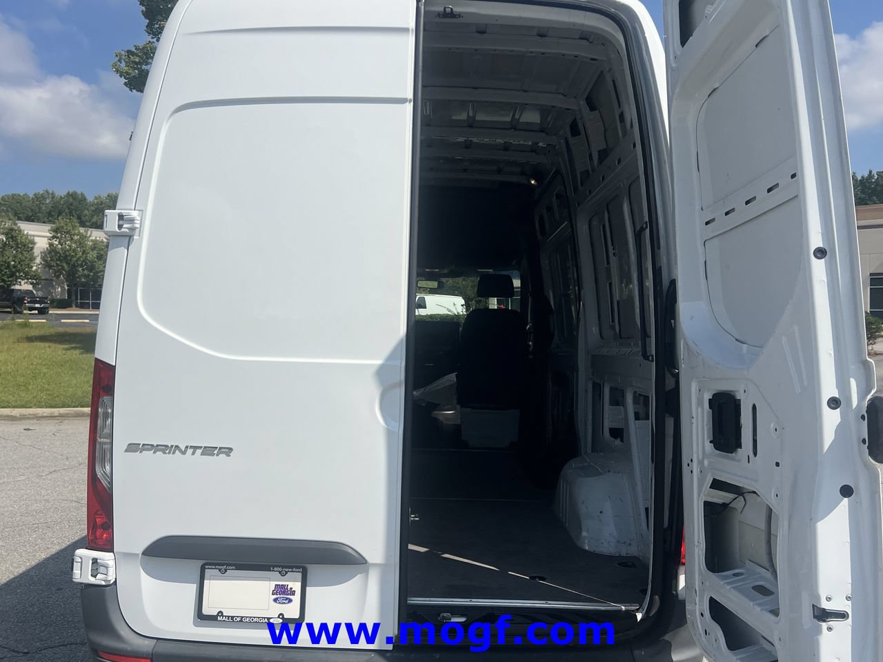 Used 2025 Mercedes-Benz Sprinter 2500 image 17