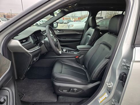 New 2025 Jeep Grand Cherokee Limited image 12