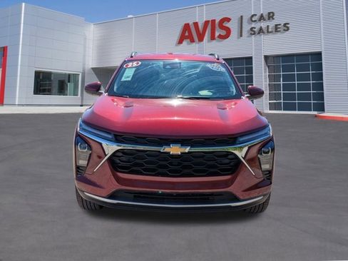 Used 2025 Chevrolet Trax LT w/ LT Convenience Package image 2