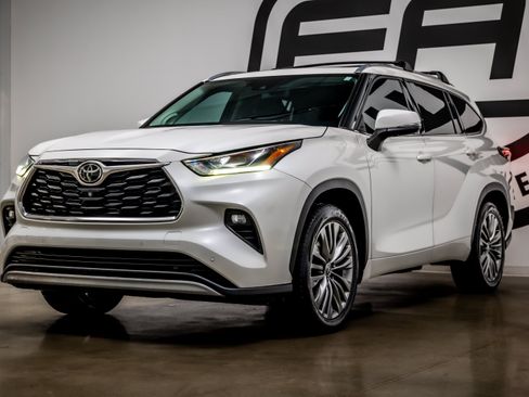 Used 2021 Toyota Highlander Platinum FWD image 27