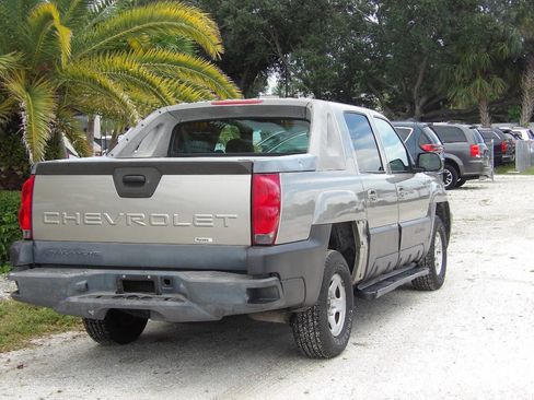 Used 2003 Chevrolet Avalanche 2WD image 8