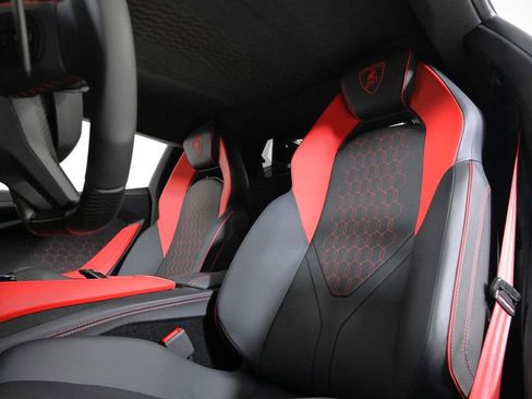 Used 2024 Lamborghini Revuelto image 16