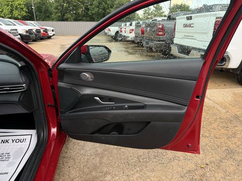 Used 2023 Hyundai Elantra SEL w/ Convenience Package FWD image 11