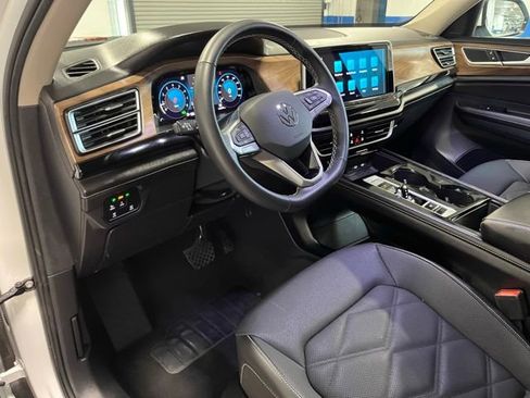 Used 2024 Volkswagen Atlas SE image 19