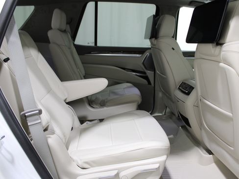 New 2025 Cadillac Escalade Sport Platinum w/ LPO, Floor Liner Package image 34