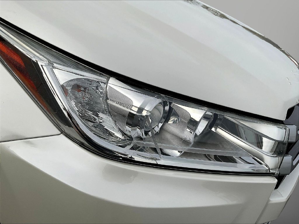 Used 2019 Toyota Highlander XLE AWD/4WD image 34
