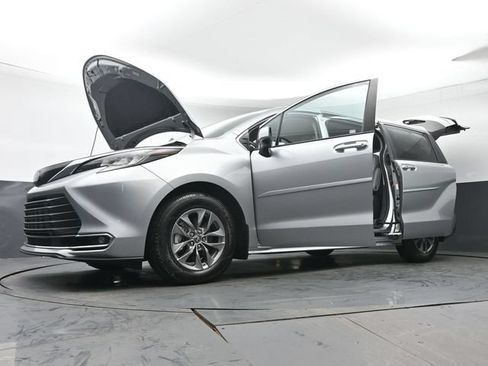 Certified 2023 Toyota Sienna XLE w/ Protection Package (TMS) FWD image 49