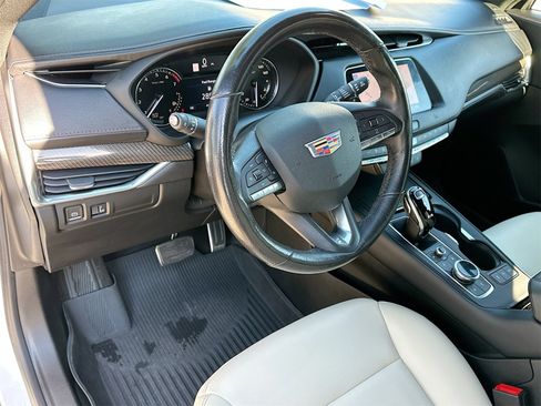 Used 2020 Cadillac XT4 Sport w/ Cold Weather Package image 9