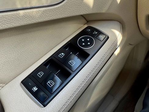 Used 2015 Mercedes-Benz E 350 4MATIC Sedan image 26