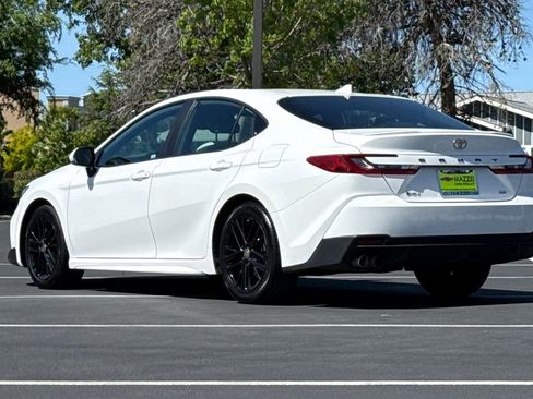 Used 2025 Toyota Camry SE FWD image 3
