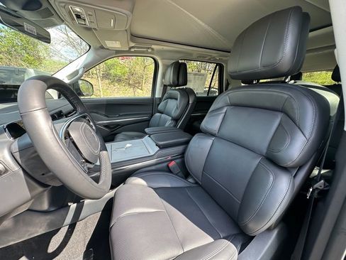 New 2026 Lincoln Navigator Reserve AWD/4WD image 15
