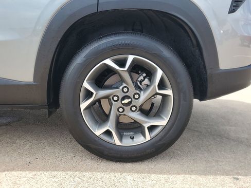 Used 2025 Chevrolet Trax LT w/ Driver Confidence Package image 8