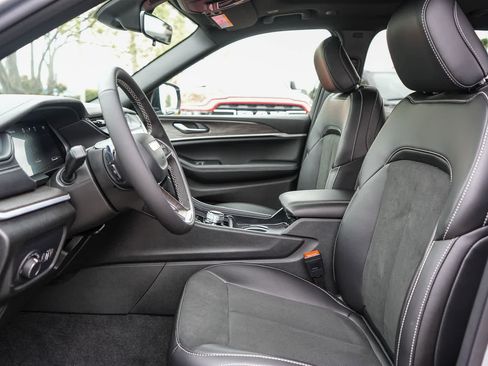 New 2026 Jeep Grand Cherokee L 4WD image 17