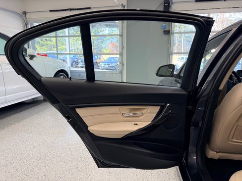 Used 2016 BMW 320i Sedan image 20