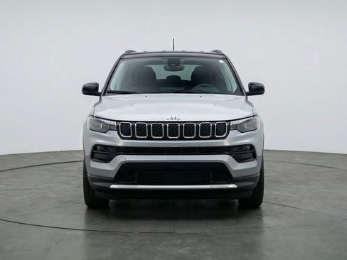 Used 2025 Jeep Compass Limited AWD/4WD image 2