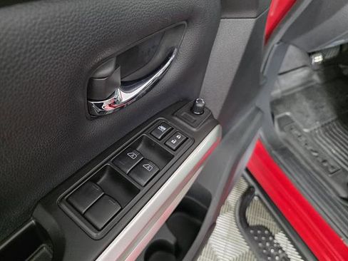 Used 2024 Nissan Titan SV w/ SV Convenience Package image 38