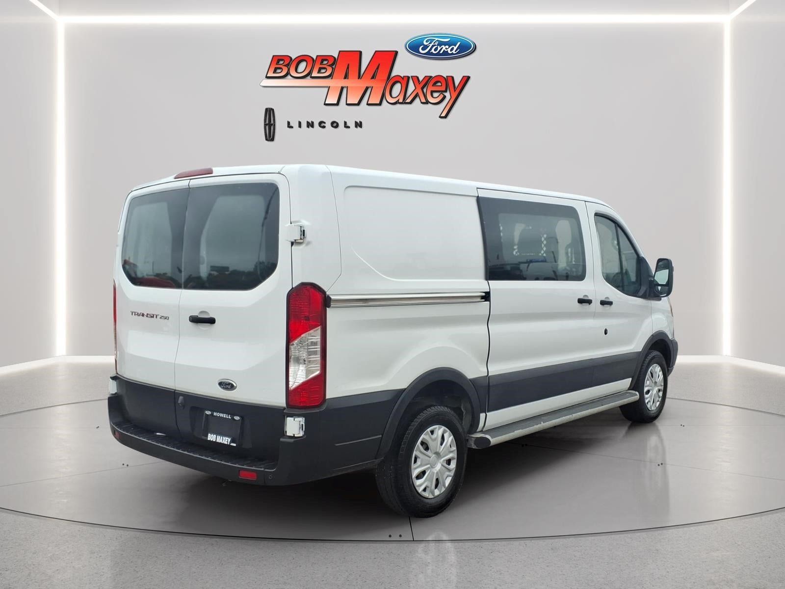 Used 2019 Ford Transit 250 130 Low Roof w/ Exterior Upgrade Package RWD image 4