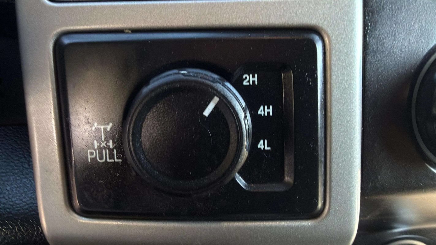 Used 2019 Ford F350 Lariat w/ Lariat Value Package AWD/4WD image 13